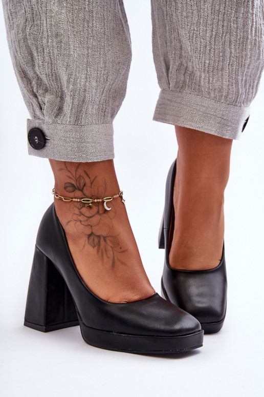 Schoenen met brede hak in de kleur... Schoenen met brede hak in de kleur...