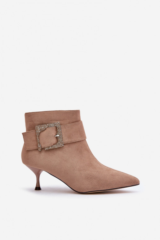 Bottes pour femmes avec des talons fins décorer avec boucles beige Nirilis