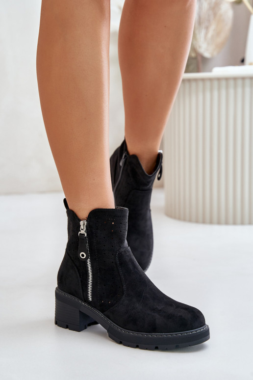 Bottes pour femmes avec des éléments ajourés avec des talons couleur noire Oviria Bottes pour femmes avec des éléments ajourés avec des talons couleur noire Oviria