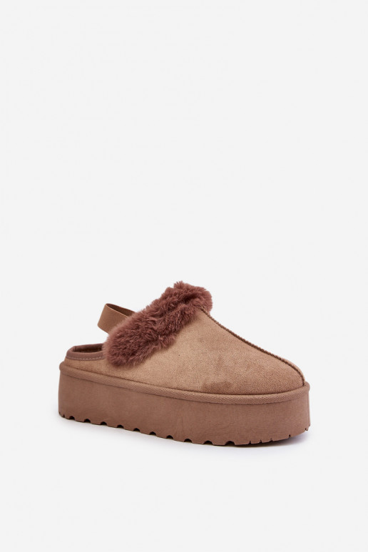 Chaussons Féminin avec une plateforme avec un manteau de fourrure beige Linaris Chaussons Féminin avec une plateforme avec un manteau de fourrure beige Linaris
