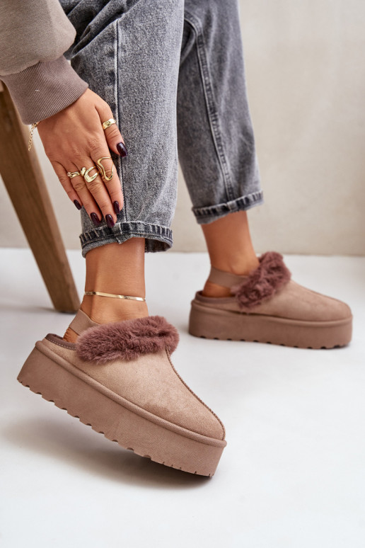 Chaussons Féminin avec une plateforme avec un manteau de fourrure beige Linaris Chaussons Féminin avec une plateforme avec un manteau de fourrure beige Linaris