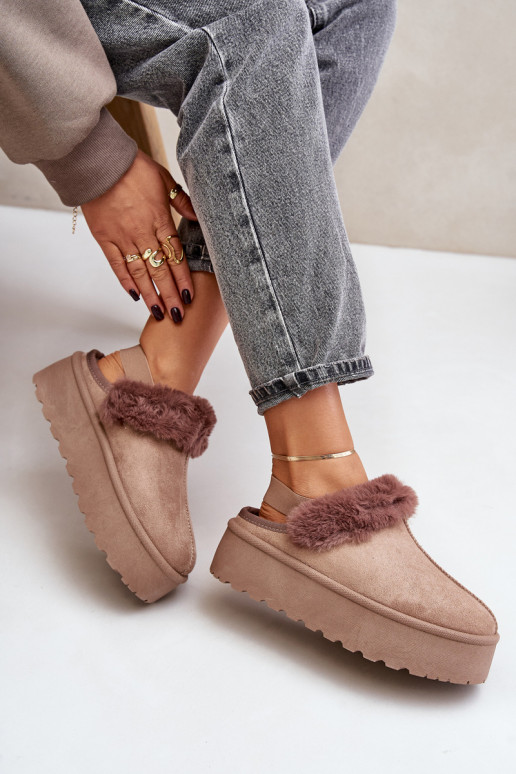 Chaussons Féminin avec une plateforme avec un manteau de fourrure beige Linaris Chaussons Féminin avec une plateforme avec un manteau de fourrure beige Linaris