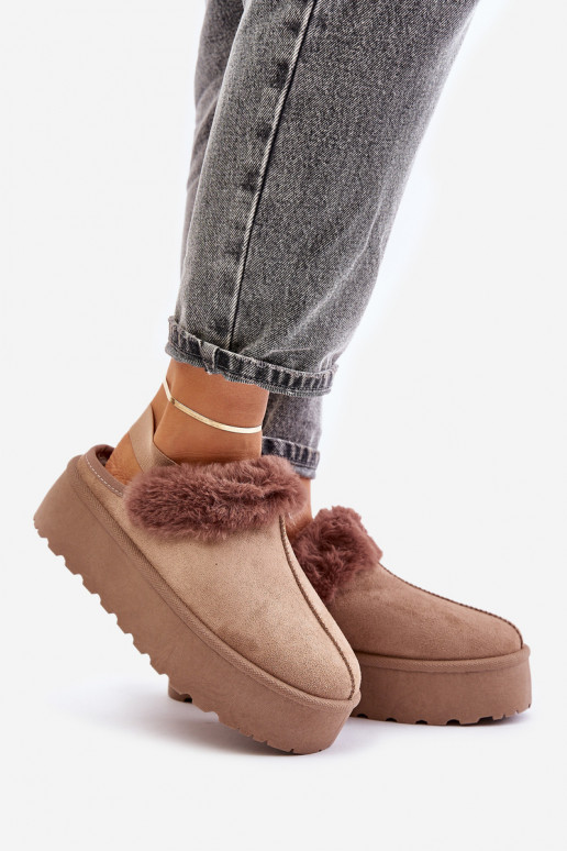 Chaussons Féminin avec une plateforme avec un manteau de fourrure beige Linaris Chaussons Féminin avec une plateforme avec un manteau de fourrure beige Linaris