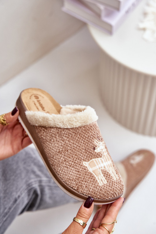 Chaussons Féminin avec des cerfs et un manteau de fourrure Inblu CT000034 beige Chaussons Féminin avec des cerfs et un manteau de fourrure Inblu CT000034 beige