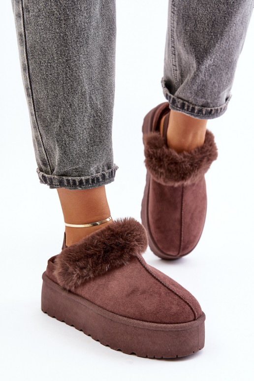 Chaussons Féminin avec une plateforme avec un manteau de fourrure marron Linaris Chaussons Féminin avec une plateforme avec un manteau de fourrure marron Linaris