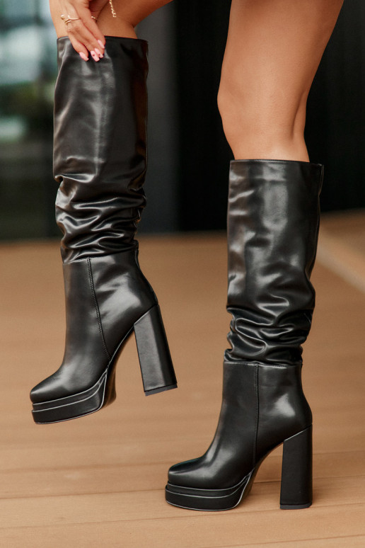 Persistent model laarzen met hakken en platform Met ruches opInarmen zInart Beridra