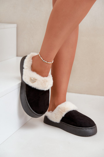 Chaussons Féminin avec un manteau de fourrure I Ozdobnym avec des coeursm couleur noire Otielo