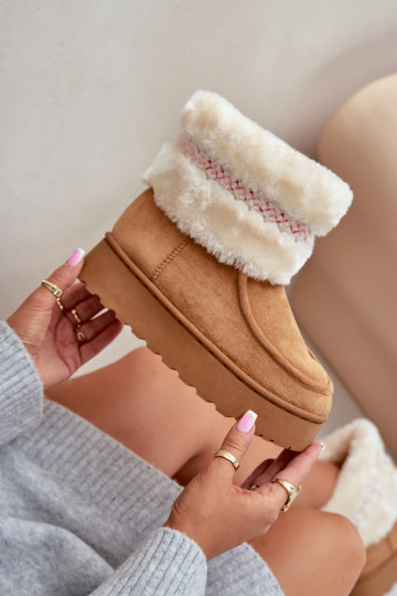 Bottes de neige Féminin avec une plateforme avec un manteau de fourrure I Un exemple marron Deepanti 2
