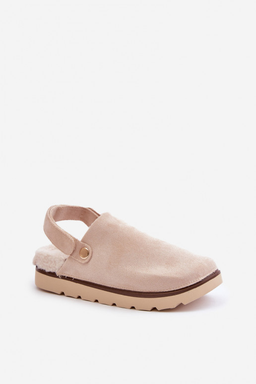 Chaussons Féminin avec une plateforme réchauffer avec de la fourrure à l intérieur Typu Baranek beige Sanilora