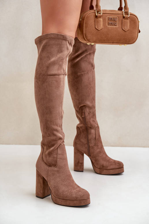 bottes avec des talons et plateforme avec une botte au-dessus du genou en daim écologiqueoÀe beige Zistaria bottes avec des talons et plateforme avec une botte au-dessus du genou en daim écologiqueoÀe beige Zistaria