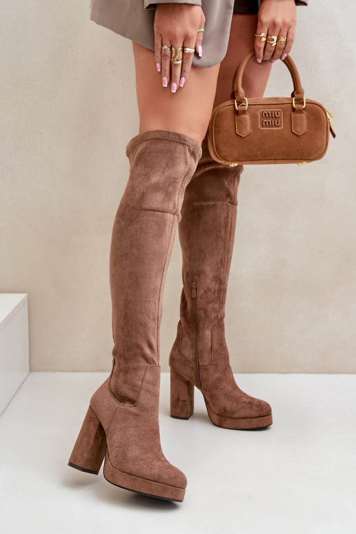 bottes avec des talons et plateforme avec une botte au-dessus du genou en daim écologiqueoÀe beige Zistaria bottes avec des talons et plateforme avec une botte au-dessus du genou en daim écologiqueoÀe beige Zistaria