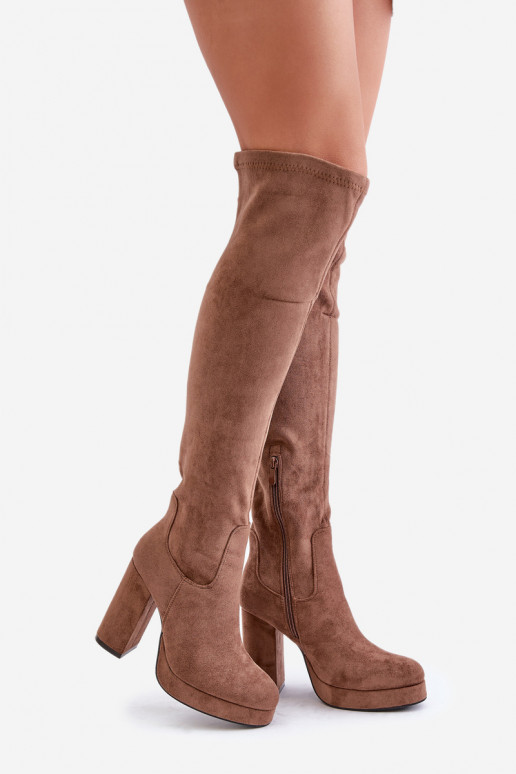 bottes avec des talons et plateforme avec une botte au-dessus du genou en daim écologiqueoÀe beige Zistaria bottes avec des talons et plateforme avec une botte au-dessus du genou en daim écologiqueoÀe beige Zistaria