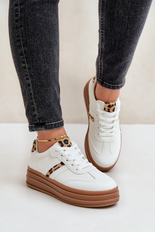 Chaussures modèle baskets Féminin avec une plateforme avec des motifs en fourrure de léopard couleur blanche Dravinnia Chaussures modèle baskets Féminin avec une plateforme avec des motifs en fourrure de léopard couleur blanche Dravinnia