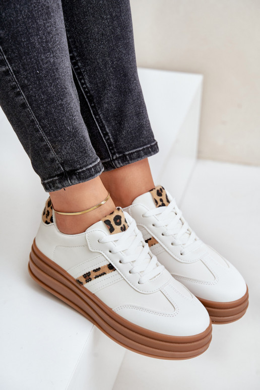 Chaussures modèle baskets Féminin avec une plateforme avec des motifs en fourrure de léopard couleur blanche Dravinnia Chaussures modèle baskets Féminin avec une plateforme avec des motifs en fourrure de léopard couleur blanche Dravinnia