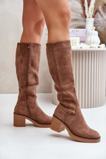 Gefütterte Langschaftstiefel mit Absatz aus Öko-Wildleder in Braun Leamirael 2