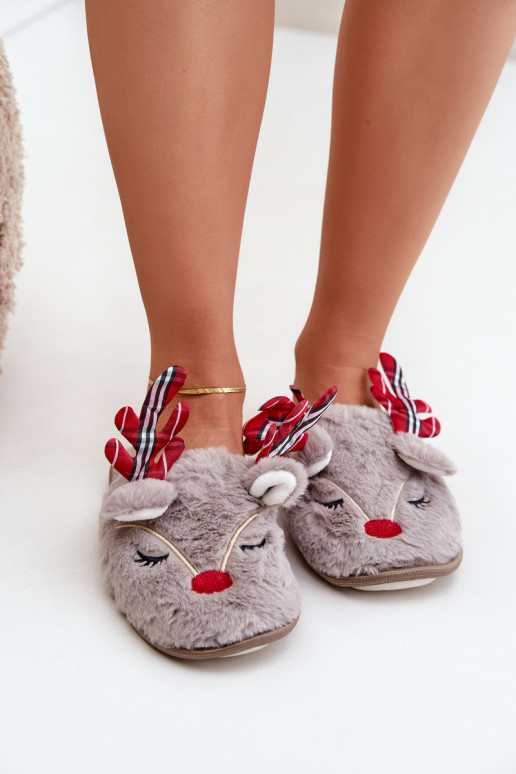 Weihnachtsschlappen mit Rentier-Motiv in sandfarbener Ausführung von Sylaia