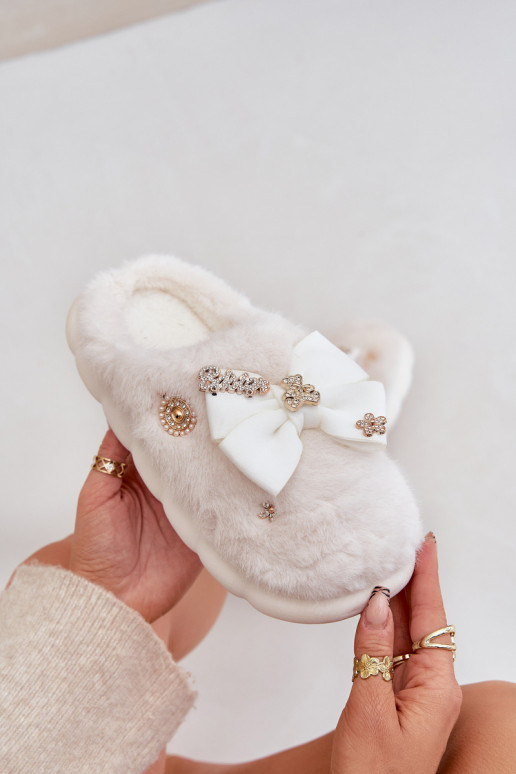 Chaussons avec nœuds et fourrure couleur blanche Annalira