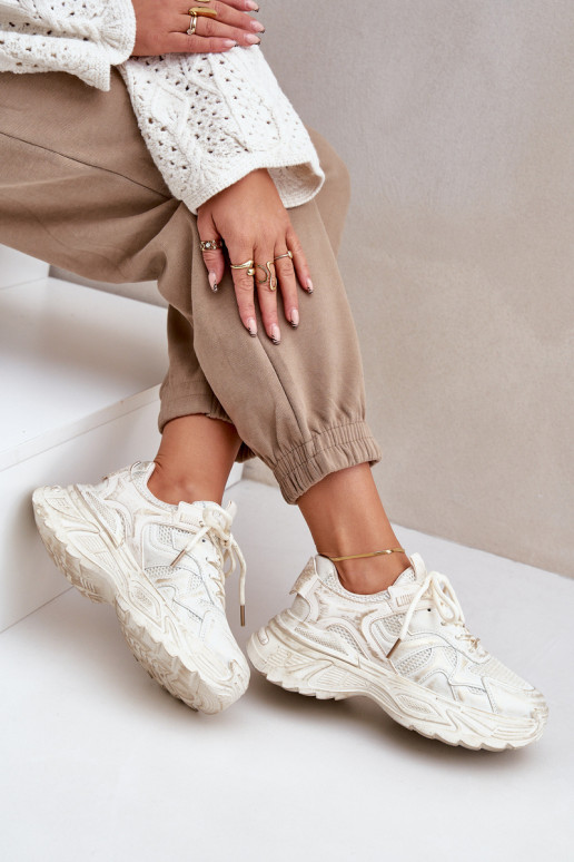 Chaussures modèle baskets Féminin Z Przetarciami avec une plateforme beige SeladÀen