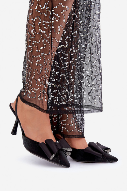  hochhackige Schuhe mit Bändern schZuarze Farbe Selatea