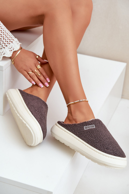 Chaussons doublés à semelle épaisse...