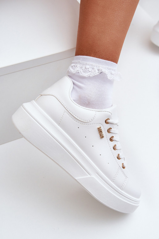 Chaussures modèle baskets Féminin avec une plateforme en cuir écologique couleur blanche Lelandine