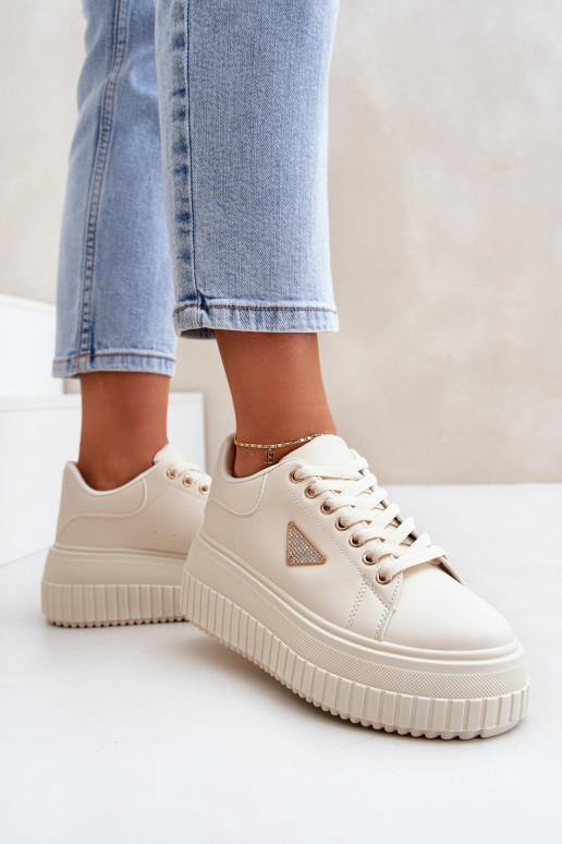 Élégant Chaussures modèle baskets avec une plateforme couleur ivoire Vallexia Élégant Chaussures modèle baskets avec une plateforme couleur ivoire Vallexia