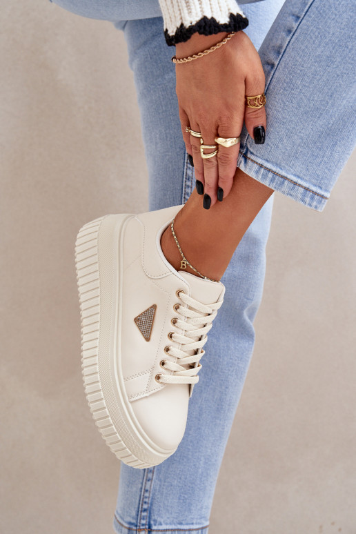 Élégant Chaussures modèle baskets avec une plateforme couleur ivoire Vallexia Élégant Chaussures modèle baskets avec une plateforme couleur ivoire Vallexia