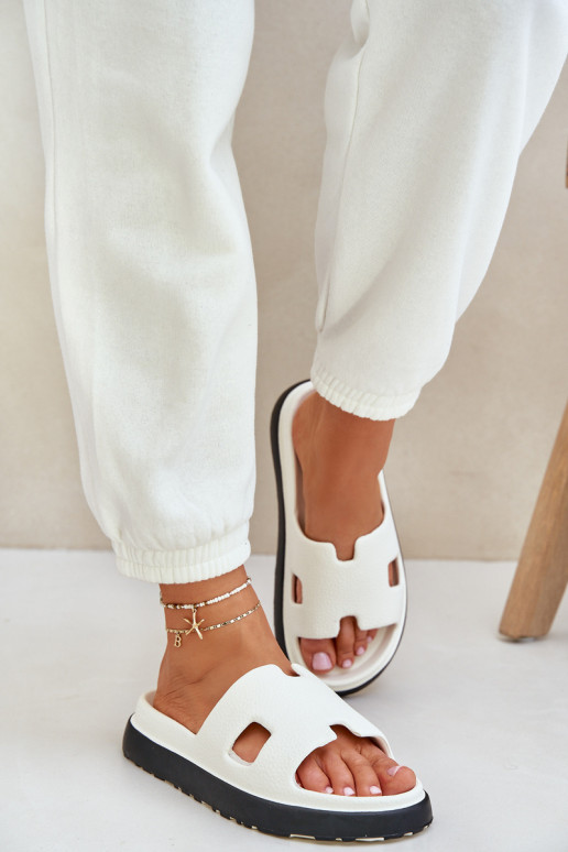 Pantoufles légères Chaussons Avec découpes couleur blanche Neladith Pantoufles légères Chaussons Avec découpes couleur blanche Neladith