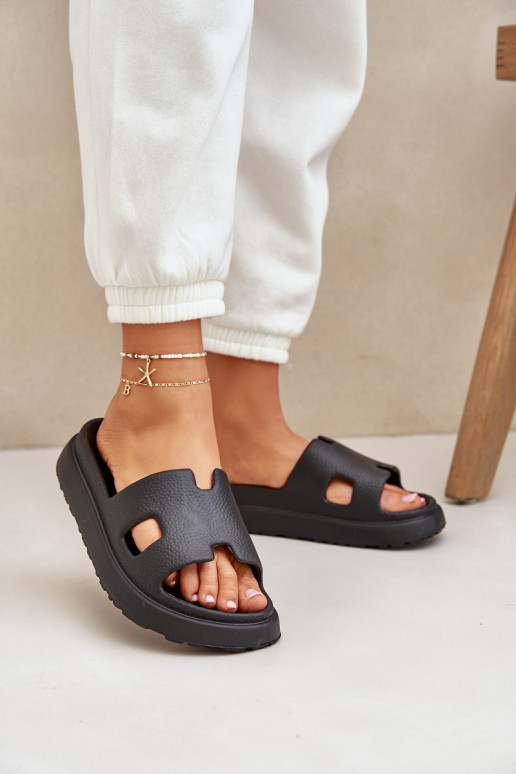 Pantoufles légères Chaussons Avec découpes couleur noire Neladith