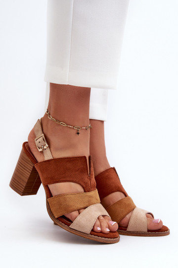 Damensandalen Z aus Öko-INildlederu mit Absätzen Aufzeichnen braune Farbe Qutima 2
