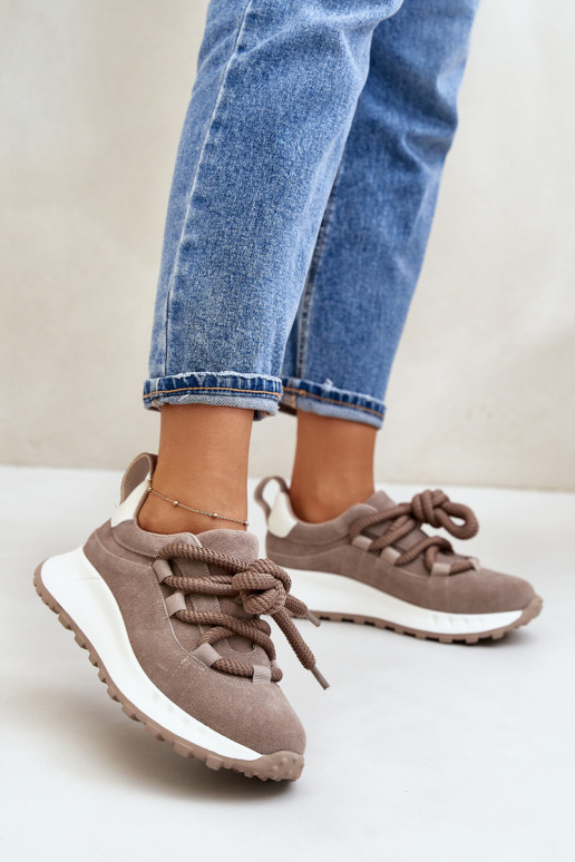 Wildleder Sneakers in Sandfarbe Wildleder Sneakers in Sandfarbe