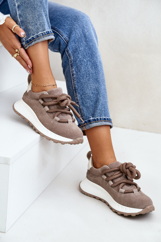 Wildleder Sneakers in Sandfarbe Wildleder Sneakers in Sandfarbe