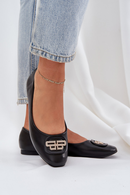 Ballerines Sur une semelle plate avec des ornements couleur noire Ainoria