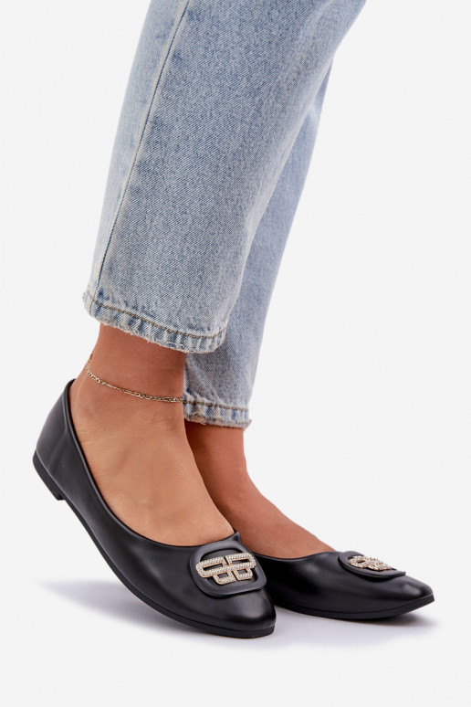 Ballerines Sur une semelle plate avec des ornements couleur noire Ainoria