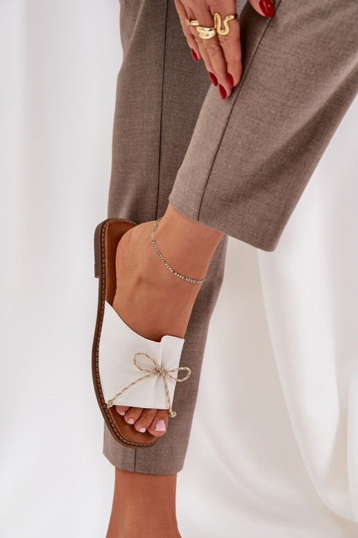 Slippers Op een platte zool versieren Kokardką Initte kleur Deonelis