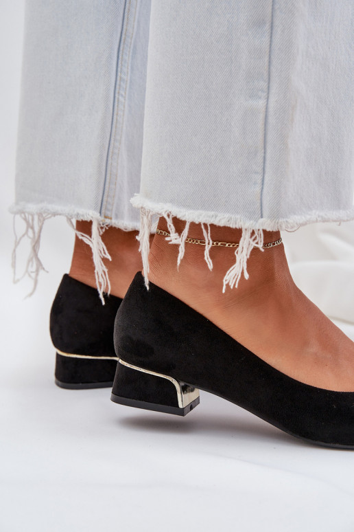 Chaussures Sur un talon bas I Szpiczastymi Noskami couleur noire Terilara