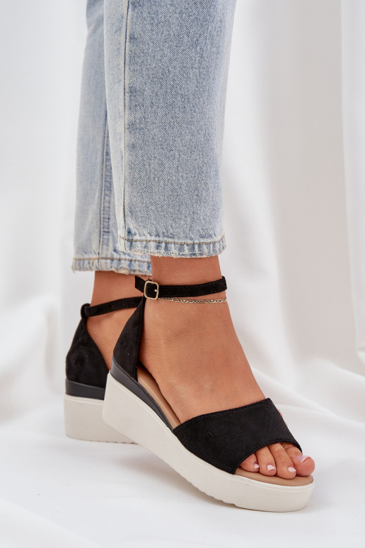 Leichte Sandalen mit einer Plattform I Subtilm Koturnie schZuarze Farbe Gillifia Leichte Sandalen mit einer Plattform I Subtilm Koturnie schZuarze Farbe Gillifia