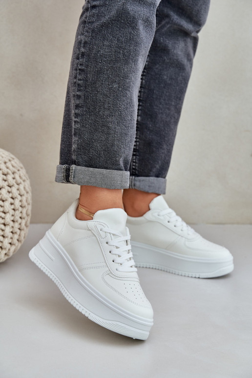 Baskets classiques en cuir écologique avec une plateforme couleur blanche Dorreia