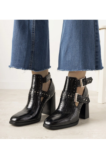 Bottines noires ajourées à... 2