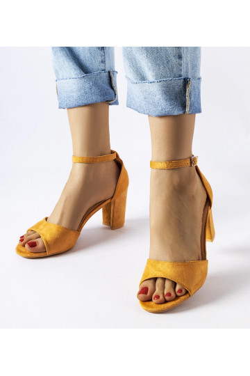 Braune Sandalen mit Absatz...