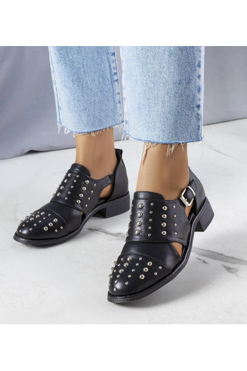 Chaussures noires découpées...