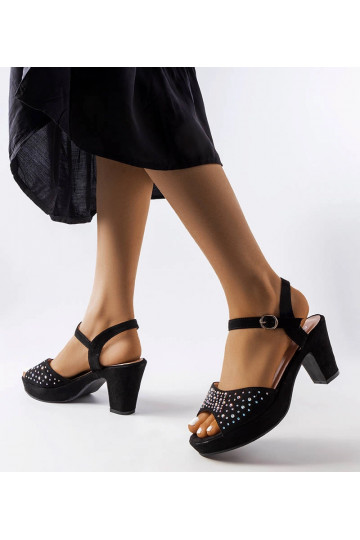 Schwarze Beltane-Sandalen...