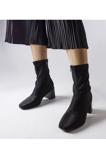 Bottines en satin noir à...