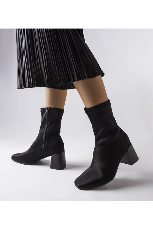 Schwarze Satin-Stiefeletten mit...