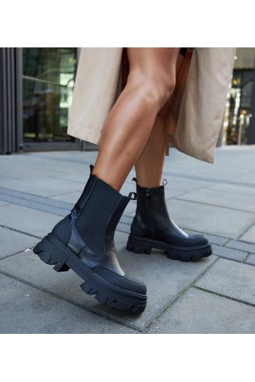 Sorte ankelstøvler med...