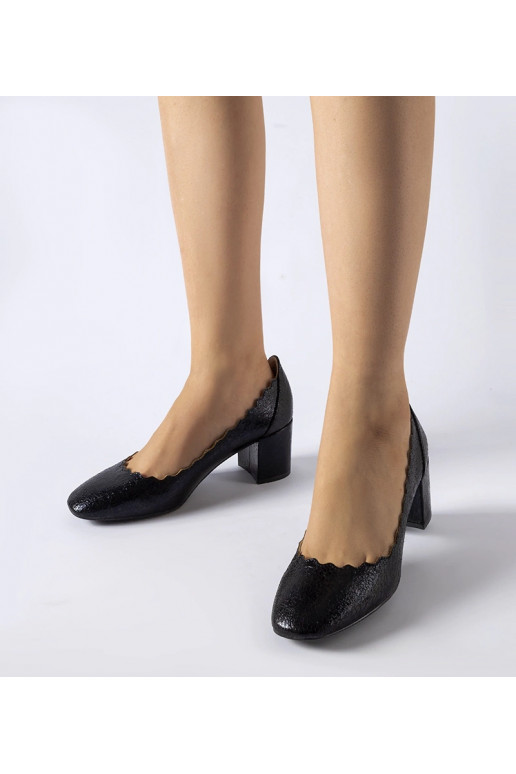 Schwarze Pumps mit Blockabsatz von... Schwarze Pumps mit Blockabsatz von...