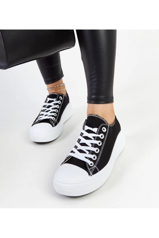 Schwarze Sneaker auf dickem Plateau...