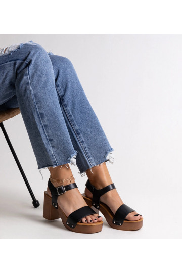 Schwarze Adilar-Sandalen...