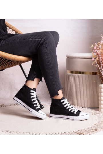Schwarze High-Top-Sneakers...