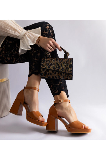 Sandales à talons épais... 2